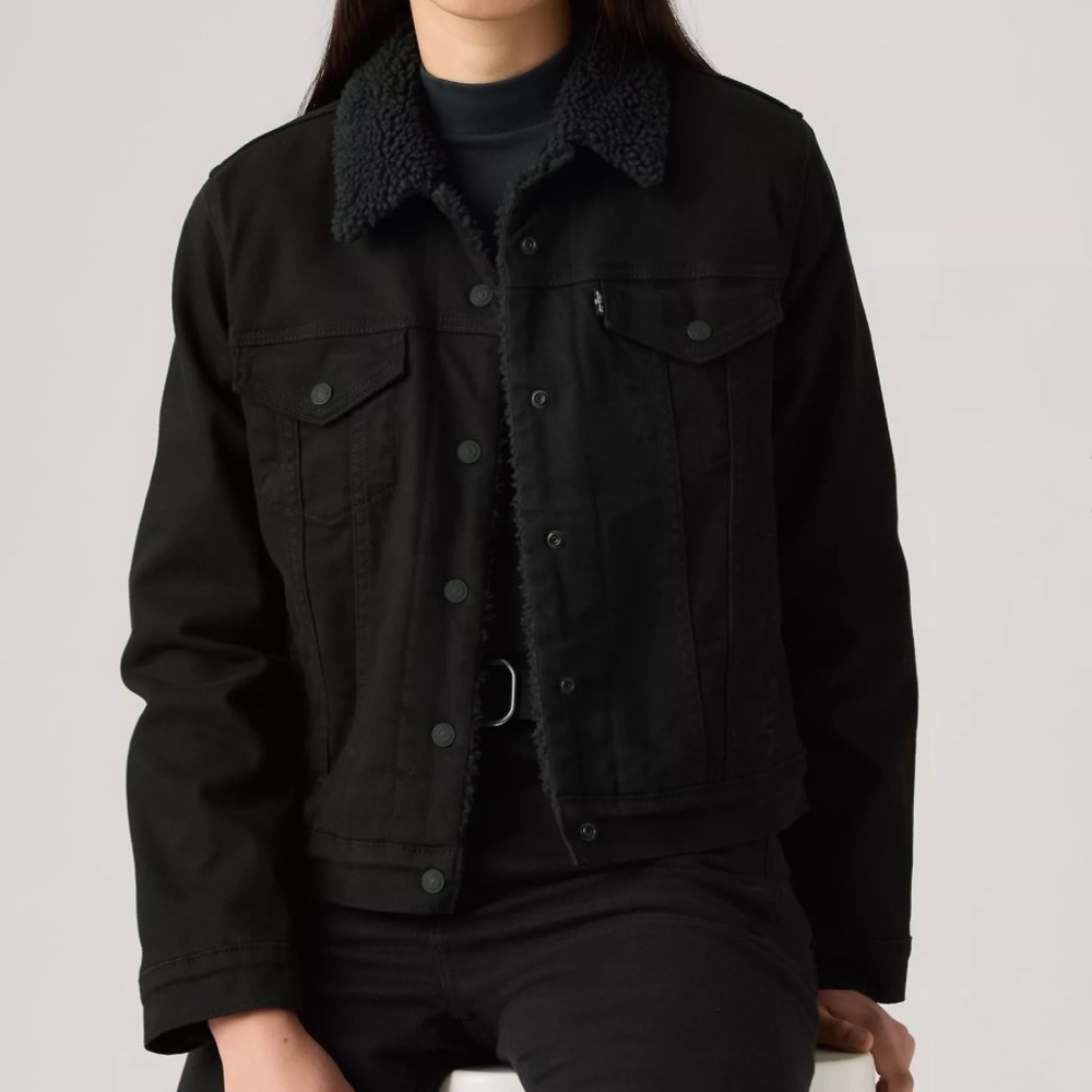 NWOT Levi's Black Sherpa Trucker Jacket for Women